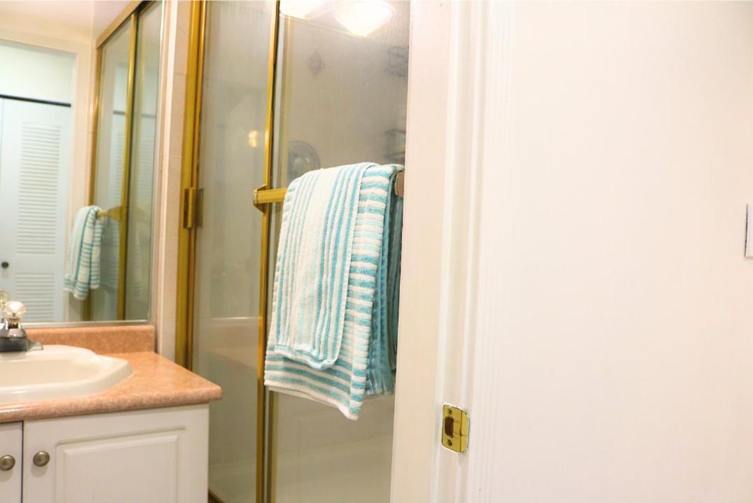 Pristine 3 Beds 2 Washroom Guest Suite Surrey Eksteriør bilde